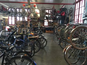 Atelier vélo : exemple de Cycles et Manivelles à Bègles